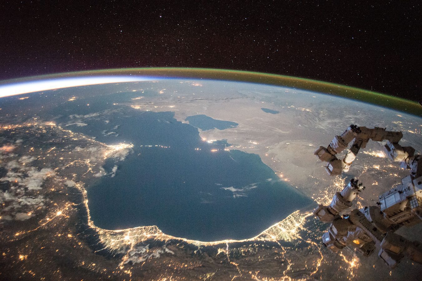 Самое большое озеро на планете уменьшается настолько, насколько хватает глаз. Эксперты опасаются, что явление необратимо