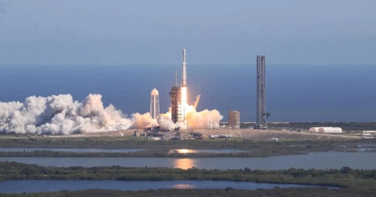 NASA успешно отправили космический корабль Europa Clipper исследовать спутник Юпитера - Европу