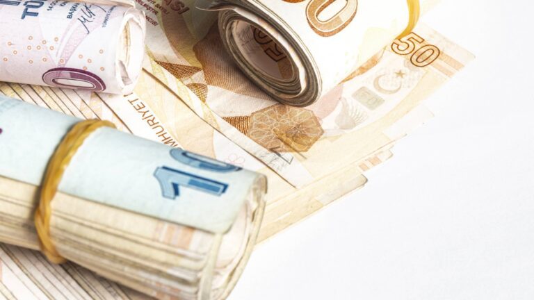 Соседняя страна повышает минимальную заработную плату на 44 процента
