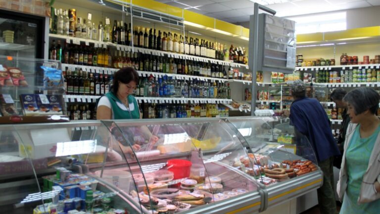 Чтобы не казалось, что это плохо: Власти в России занимаются установлением цен в магазинах