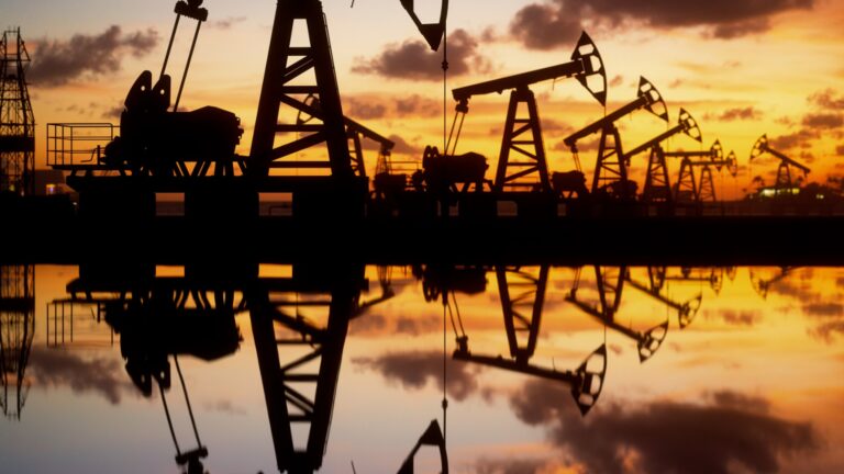 Цена на нефть резко изменилась на новостях с Ближнего Востока