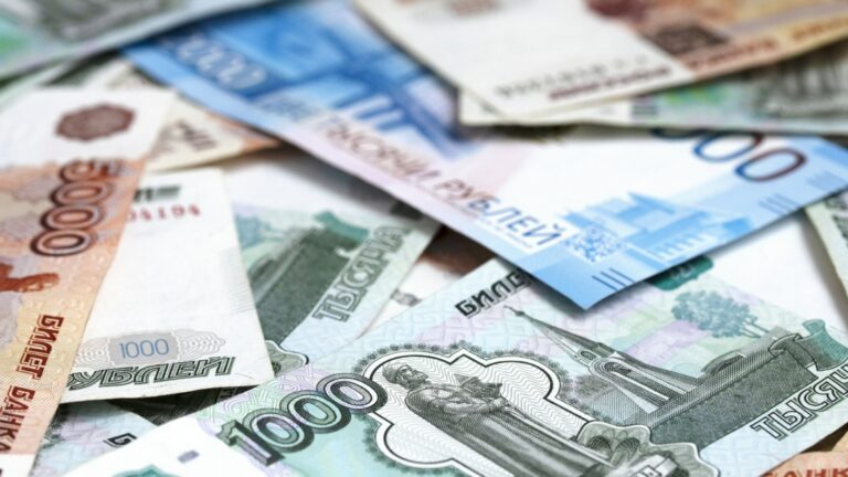 После запуска ракеты: Рубль продолжает падать к доллару После запуска ракеты: Рубль продолжает падать к доллару
