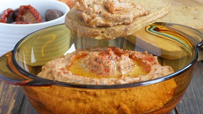 Очень вкусный домашний паштет из красной чечевицы с вялеными томатами и оливками