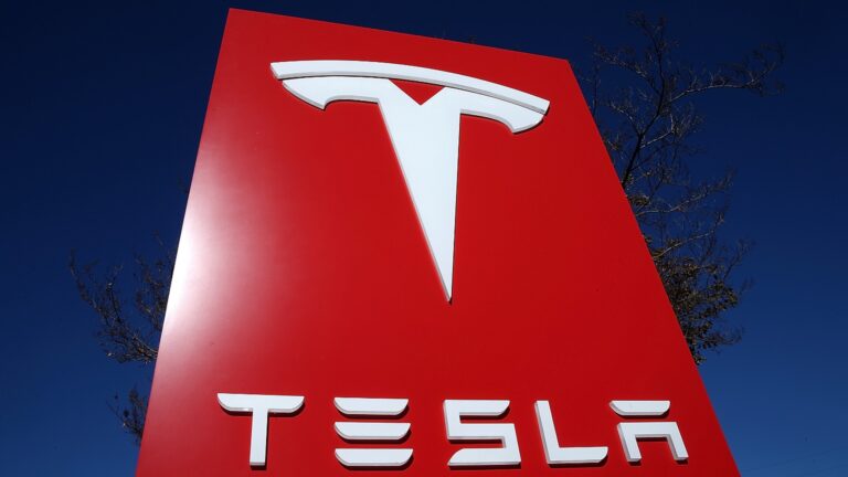 Трамп не только победил: рыночная стоимость Tesla превысила $1 триллион