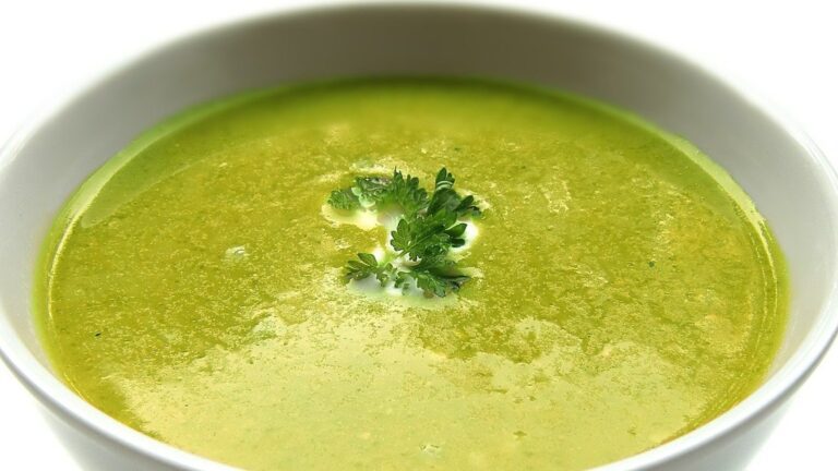 Вкуснее крем-супа из гороха и мяты вы еще не пробовали.