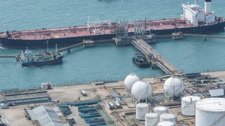 Снижение импорта на 80%: И Казахстан бежит от российской нефти