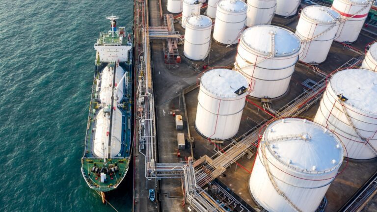 Прогноз: В 2025 году предложение нефти превысит спрос