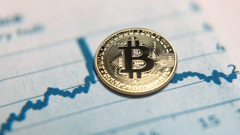 Биткойн побил рекорд на ожиданиях того, что Трамп снова станет президентом США Биткойн побил рекорд на ожиданиях того, что Трамп снова станет президентом США