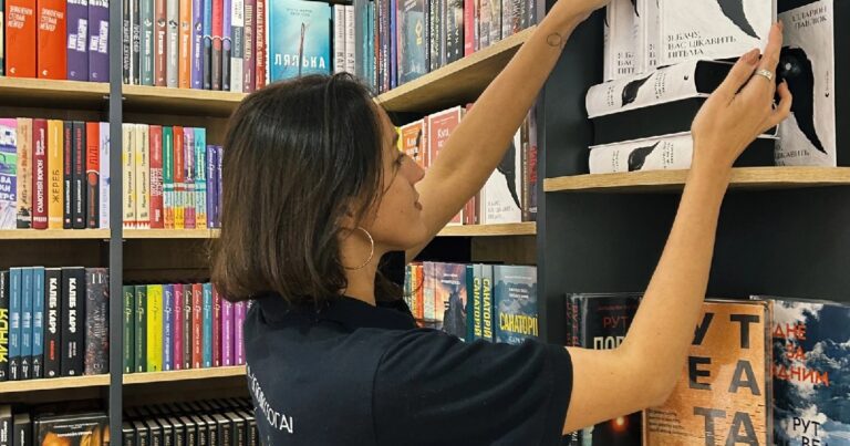На киевском железнодорожном вокзале откроют инклюзивный «Книжный магазин "Е"»