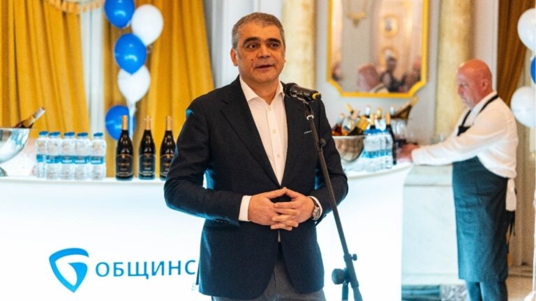 Муниципальный банк и друзья оказывают рождественскую поддержку экстренной помощи