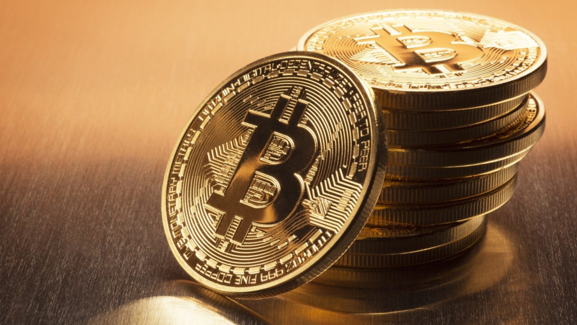 Биткойн продолжает бить рекорды: $106 000