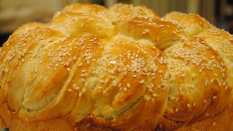 Домашний хлеб с маком и кунжутом