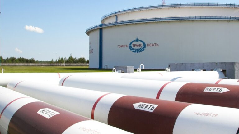 Поставки российской нефти в Чехию по нефтепроводу «Дружба» до сих пор не идут.