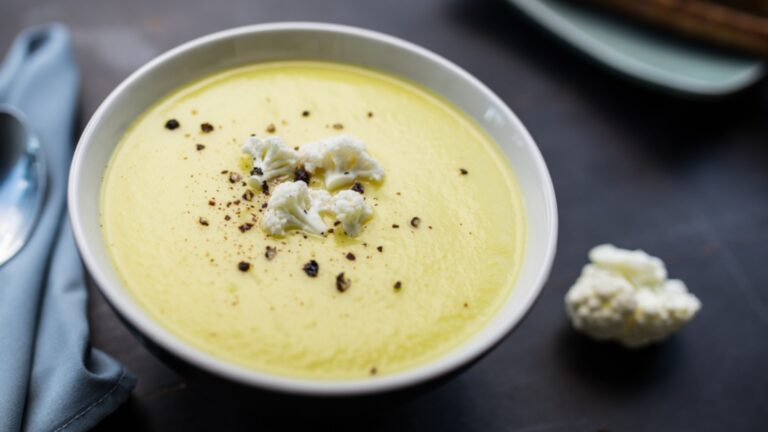 Суп из цветной капусты – звучит странно, но это очень вкусно Суп из цветной капусты – звучит странно, но это очень вкусно