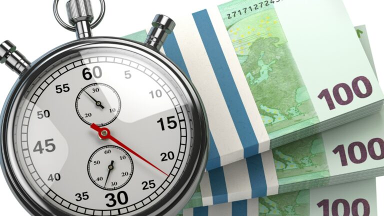 КЗП запустил процедуру подачи коллективных исков к компаниям по срочным кредитам