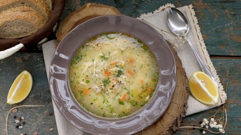 Как сделать традиционный куриный суп еще вкуснее