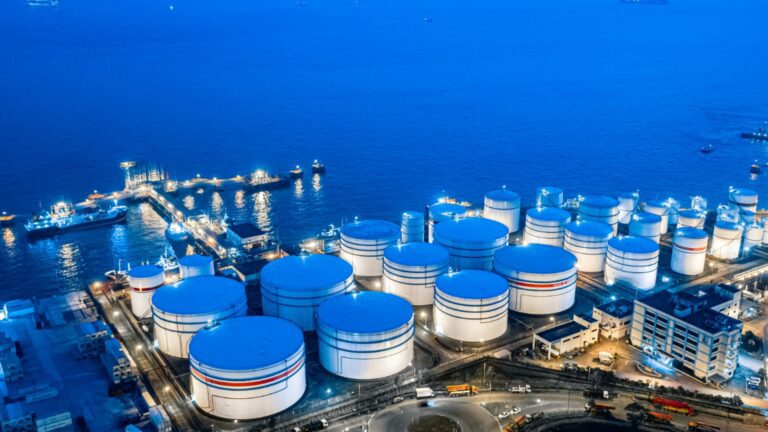 Геополитическая напряженность оказала давление на цены на нефть