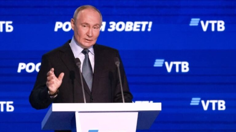 Путин: Россия не отказывается от доллара (ВИДЕО)