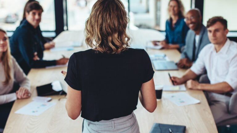 Какие профессии имеют больше всего онлайн-объявлений о вакансиях в ЕС?