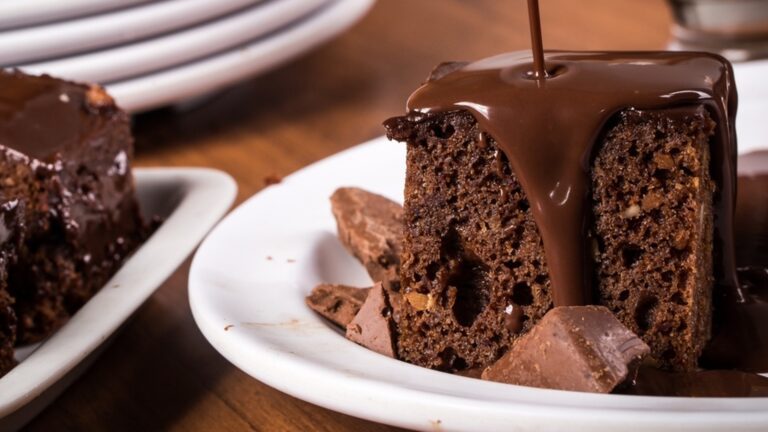 Постный шоколадный торт, который готовится за 10 минут.