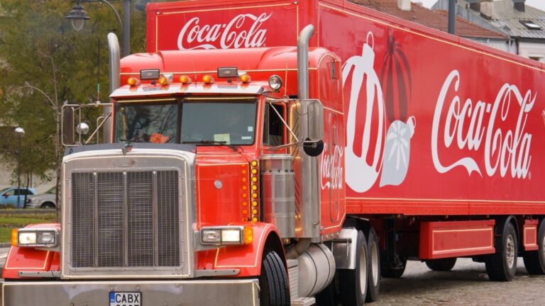 Грузовик добра Coca-Cola возвращается в Софию
