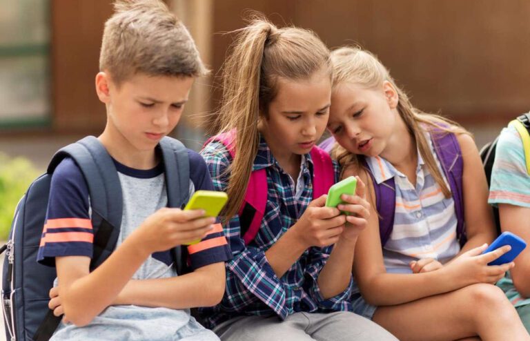 Греция вводит возрастные ограничения в TikTok, Facebook, Instagram и других соцсетях: Какие ограничения вступают в силу