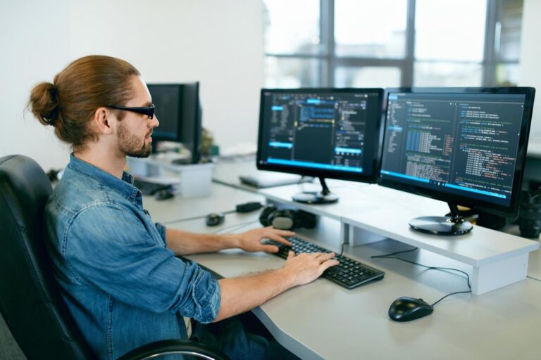 Программисты имитируют работу: как «инженеры-призраки» влияют на технологические компании