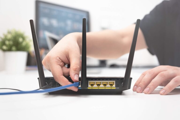Зачем закрывать Wi-Fi-маршрутизатор алюминиевой фольгой: хитрость, о которой мало кто знает