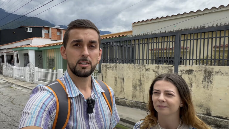 Реакция некоторых румынских видеоблогеров после посещения самой бедной страны мира. «Зарплата 3 доллара в месяц»