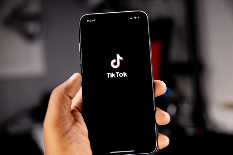 Уязвимости TikTok, выявленные в ходе эксперимента Recorder: вымышленный кандидат, покоривший Румынию