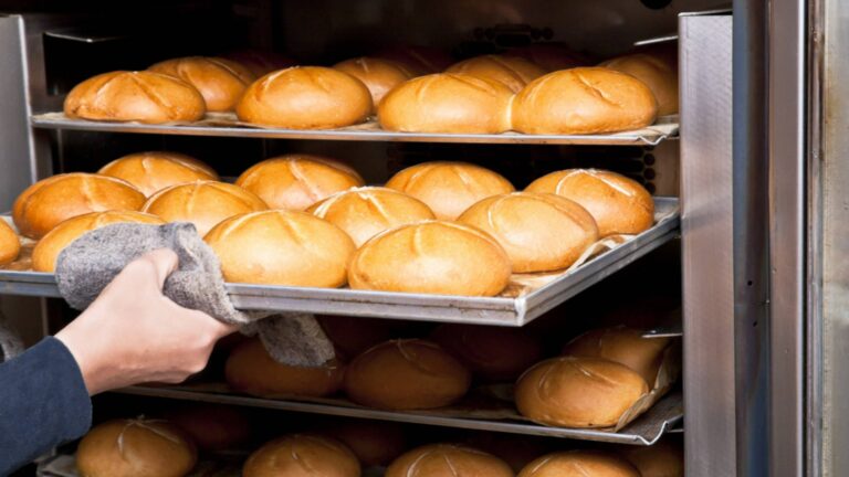 Из-за возврата НДС: Хлеб подорожал по всей стране