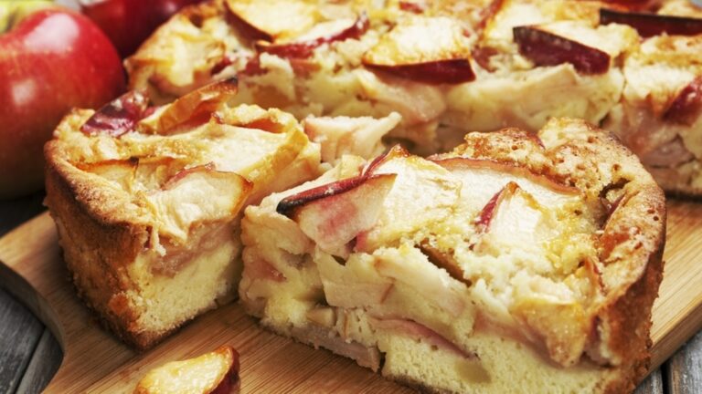 Складной торт с яблоками и бананами, который готовятся за 10 минут