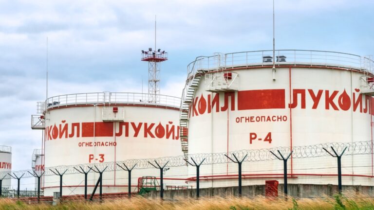 Государство должно купить НПЗ в Бургасе: письмо экономистам и энергетикам