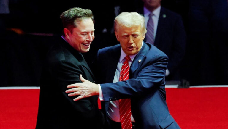 Элон Маск, в экстазе, когда Трамп обещает перенести американцев на Марс на церемонию инаугурации