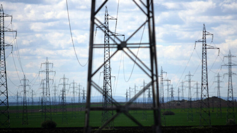 Из-за Украины: Мифы об электроэнергии в Болгарии и инвестиции в ЛЭП