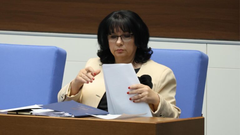 Петкова увидела 4 миллиарда старых расходов, в Министерстве финансов все были «под стрессом»