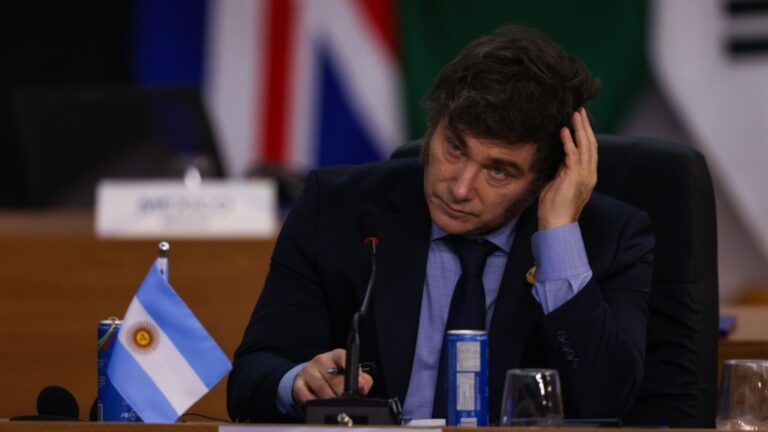 Президент Аргентины находится перед импичментом и судом из -за резкого прыжка и краха криптовалюты