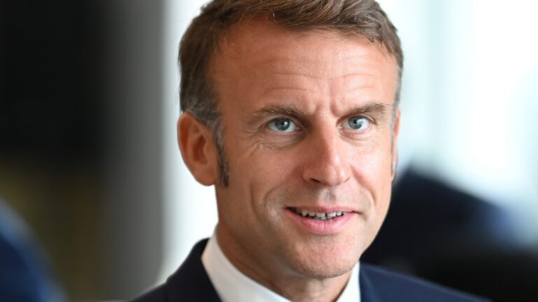 Макрон: Я поговорю с Трампом об обязанностях