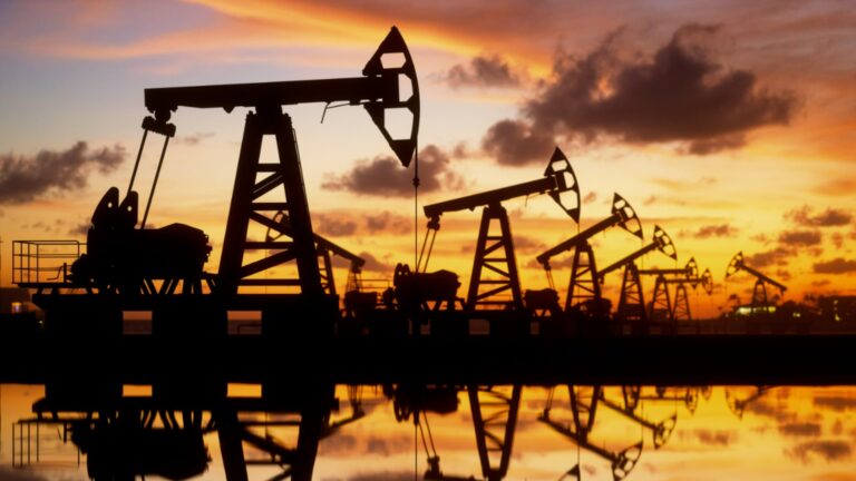 Поворот цены нефти из -за данных США