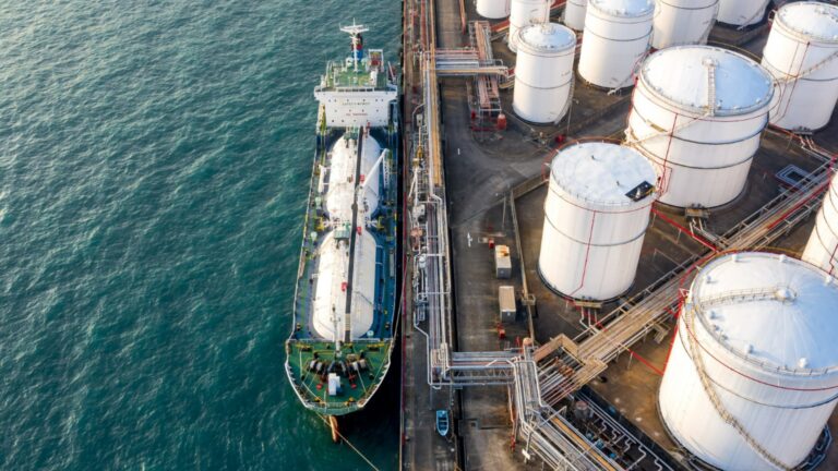 Обращаясь к цене нефти из -за новых обязанностей Трампа