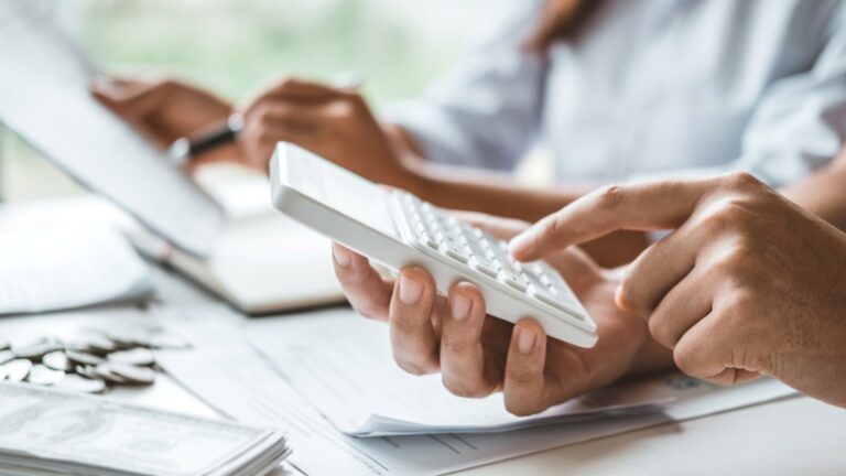 «Красная лампа» сияет на кредитном рынке: значительный рост неэффективных быстрых кредитов