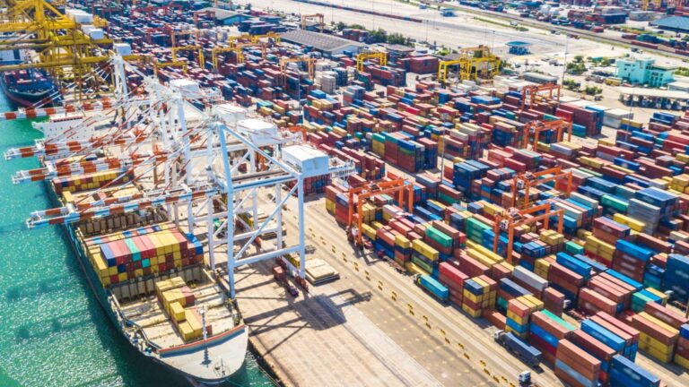 До обязанностей Трампа: ЕС имеет рекордное избыток в торговле США