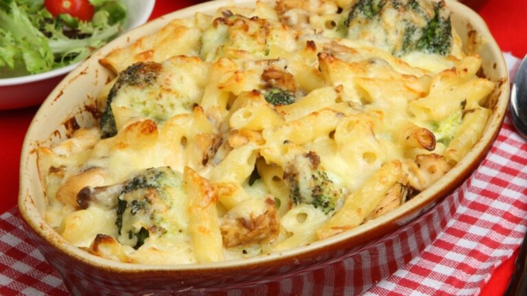 Быстрый и вкусный ужин для всей семьи: неотразимая курица и сезонная овощная паста