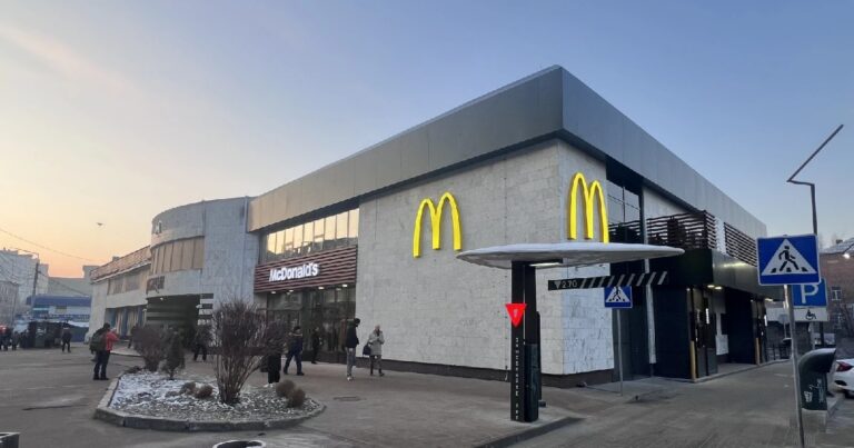 McDonald's в Лукианивке возобновил свою работу - учреждение стало жертвой после нападения России 18 января
