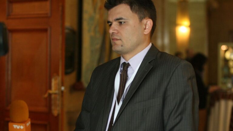 Экономист обвиняет власти в наличии амбиций провести во всех направлениях