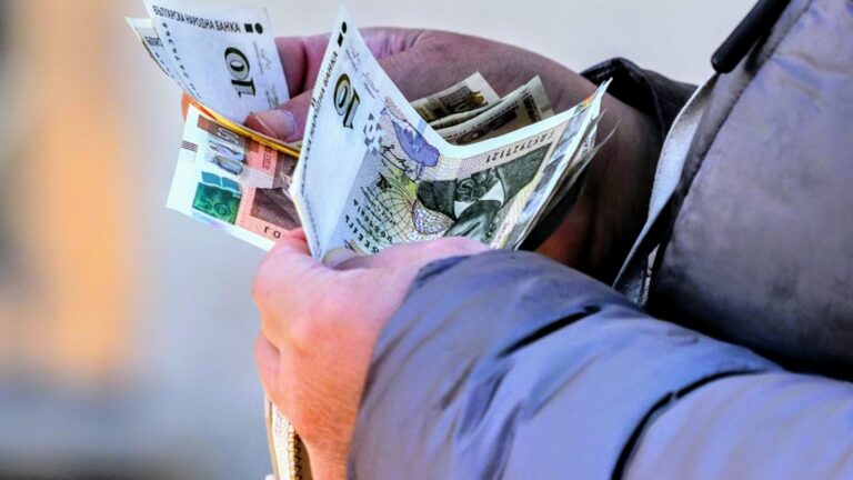 Опрос: более 90% болгар недовольны своей зарплатой