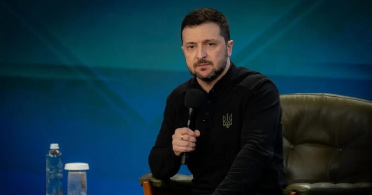 Лицензии на использование недобросовесты, длинные беспилотники и сделки с США. Что президент и министры выступили на форуме до третьей годовщины полной масштабной войны