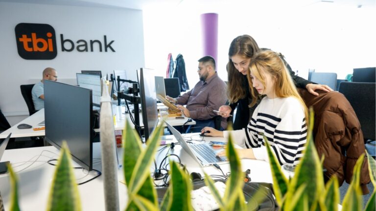 98% новых сотрудников BANK TBI чувствуют себя хорошо принятыми и поддерживаемыми