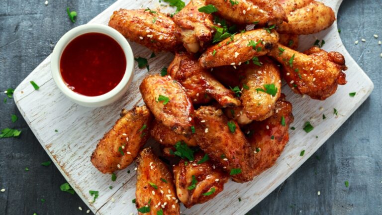 Самые вкусные куриные крылышки, которые будут готовы к ужину всего за 40 минут
