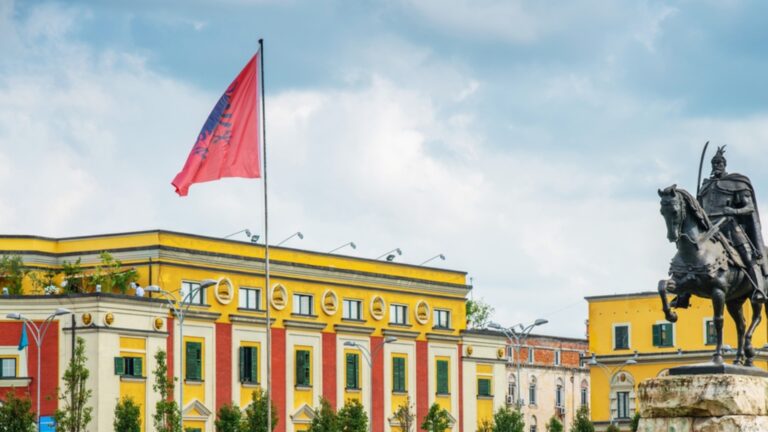 Суверенный долг Албании знаменует собой самый низкий уровень с 2008 года